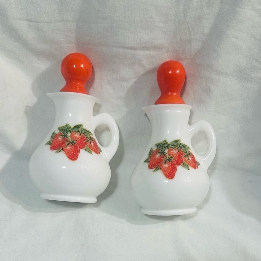 2 Vintage 1969 Avon Strawberry & Cream Milk Glass Cruets with Lids‎ Collectible